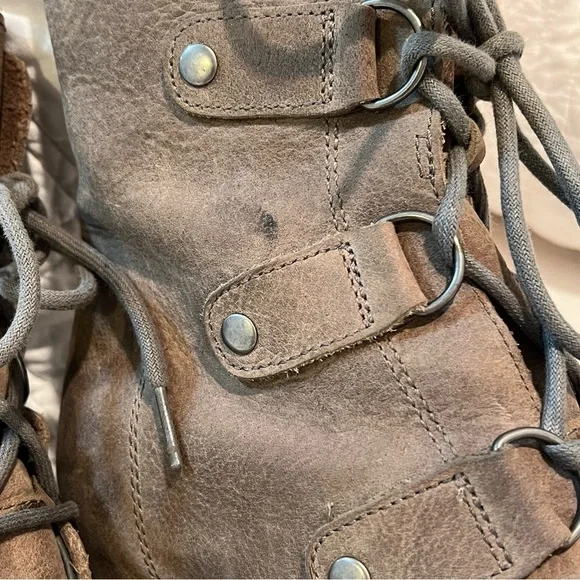 SOREL Joan of Arctic  distressed leather wedge booties size 8 - Picture 9 of 11